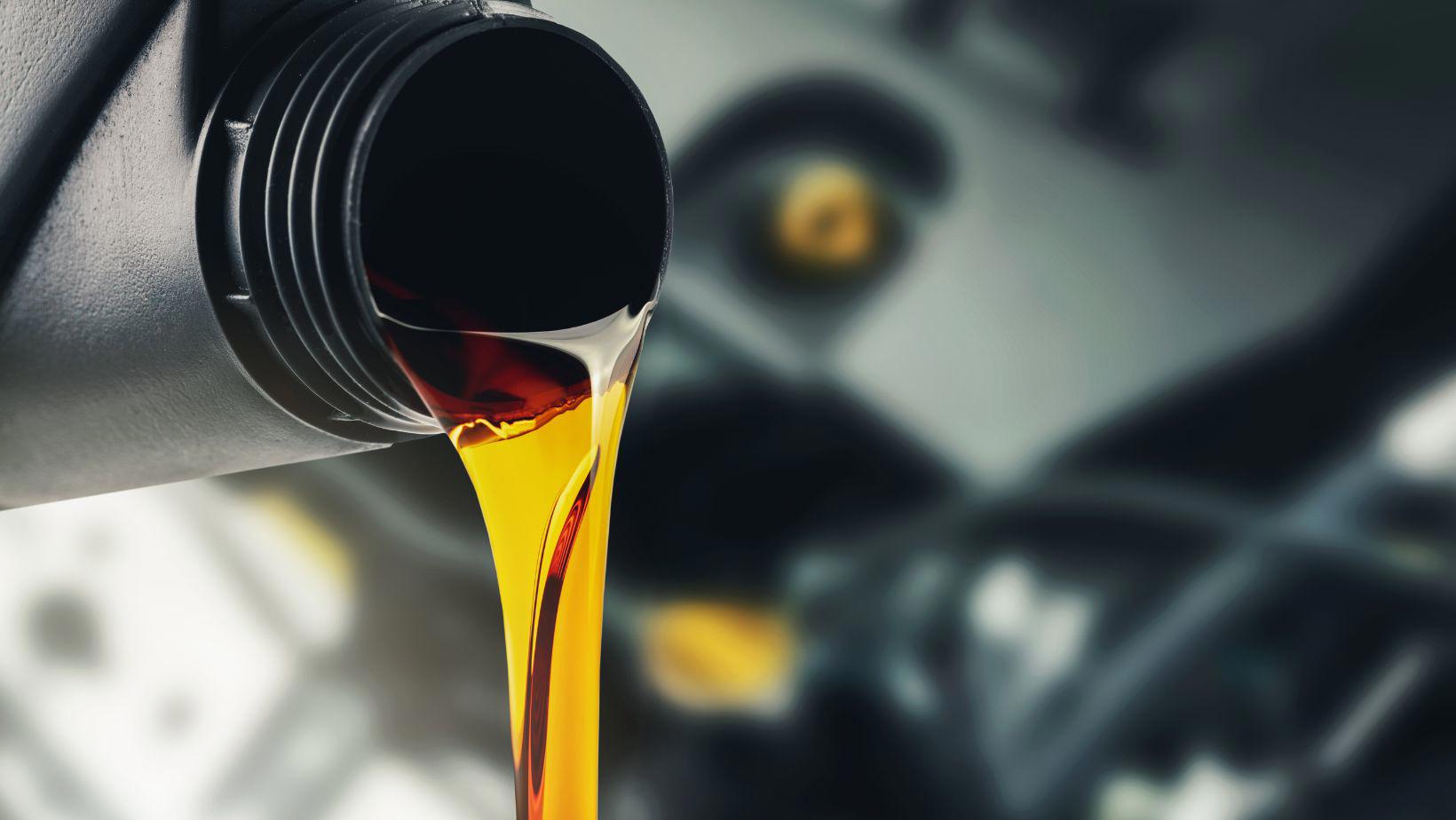 Ce trebuie sa stii despre uleiuri motor Cluj inainte sa alegi intre mineral si sintetic 