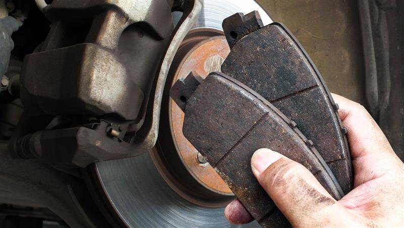 Tot ce trebuie sa stii despre placutele de frana: Rol, uzura si inlocuire 